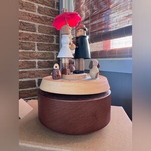 Wonderful Life Wooden Music Box Love Umbrella Plays “Cannon In D” Rare